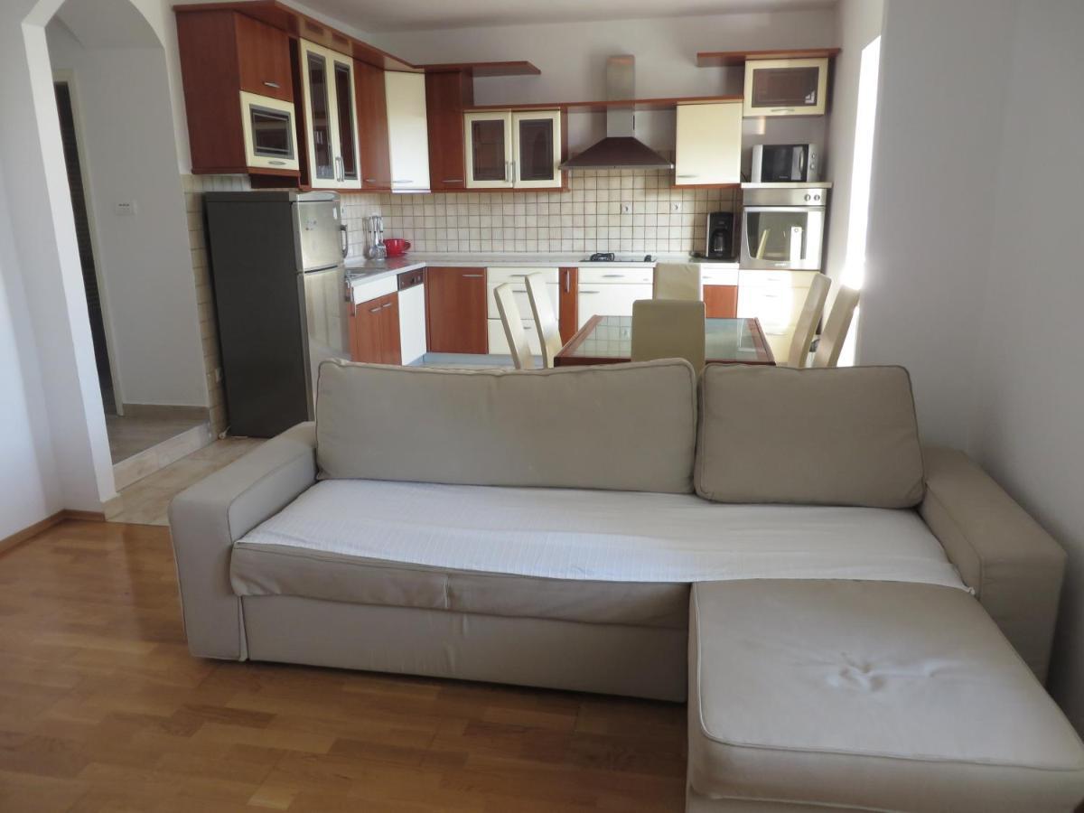 Apartments Tonka Пакоштане Экстерьер фото