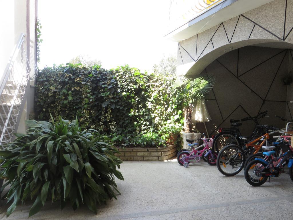 Apartments Tonka Пакоштане Экстерьер фото