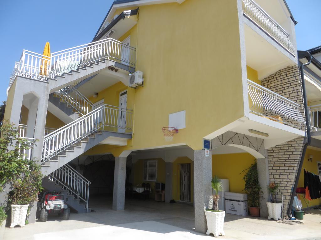 Apartments Tonka Пакоштане Экстерьер фото