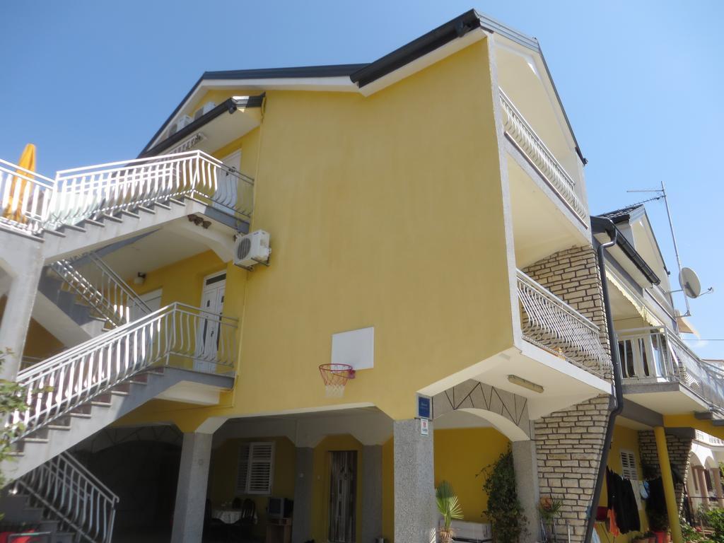 Apartments Tonka Пакоштане Экстерьер фото