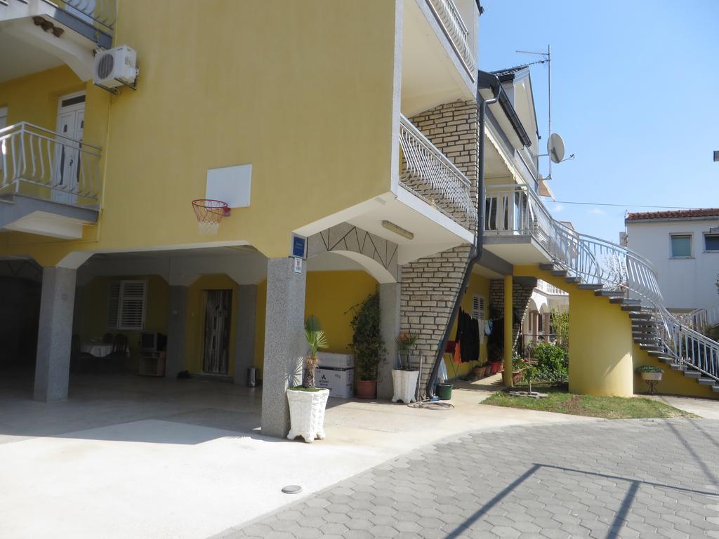 Apartments Tonka Пакоштане Экстерьер фото